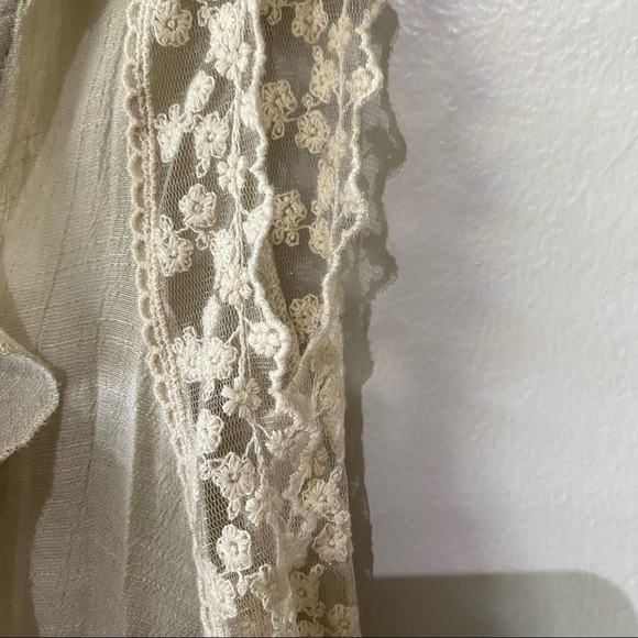 Cream Lace and Ruffle Detail Sleeveless Jacket Cardigan Vest - Picture 8 of 9